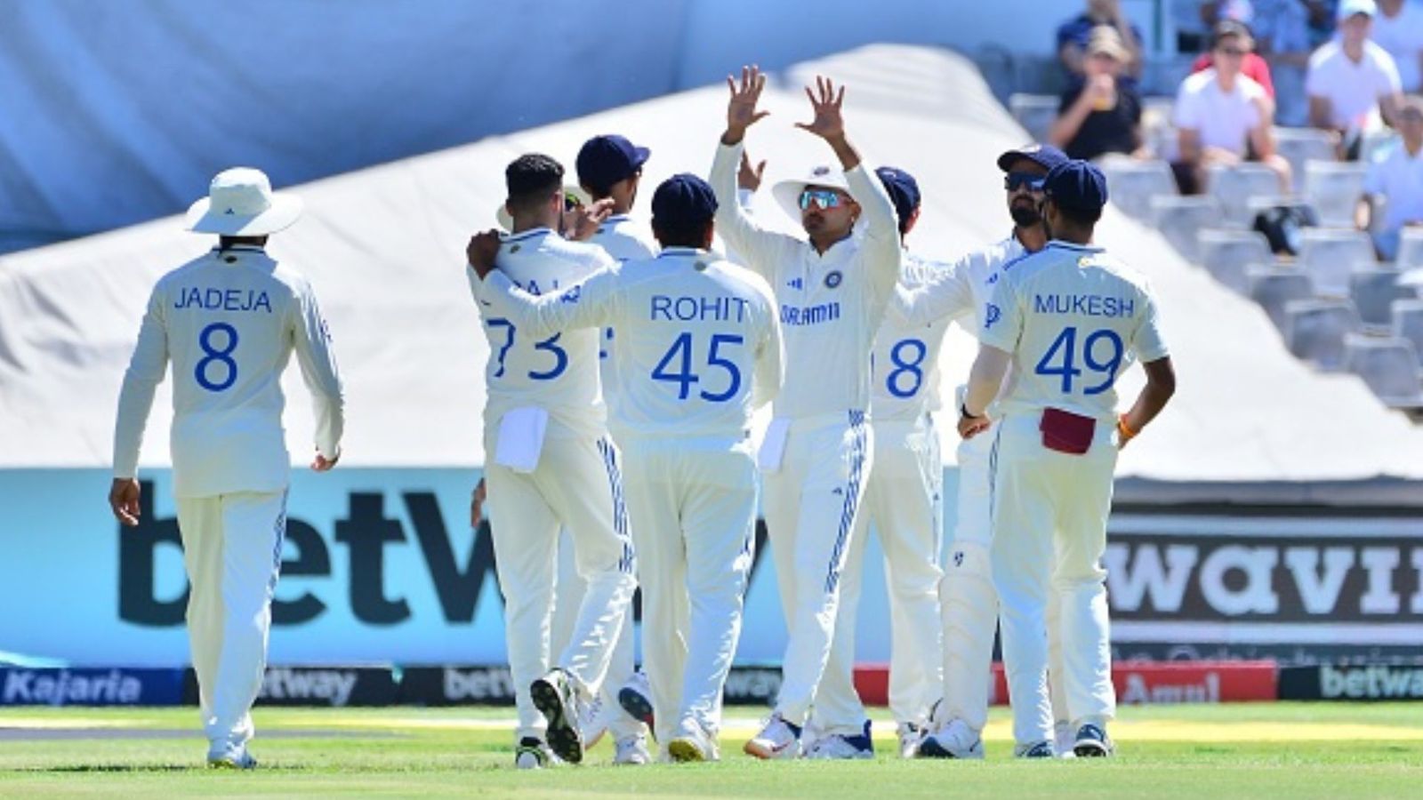 IND vs SA: टीम इंडिया ने तीसरी बार 2 दिन के अंदर जीता टेस्ट मैच, साउथ अफ्रीका से पहले इन दो टीमों को भी दिन में तारे दिखा चुका है भारत IND vs SA: टीम इंडिया ने तीसरी बार 2 दिन के अंदर जीता टेस्ट मैच, साउथ अफ्रीका से पहले इन दो टीमों को भी दिन में तारे दिखा चुका है भारत