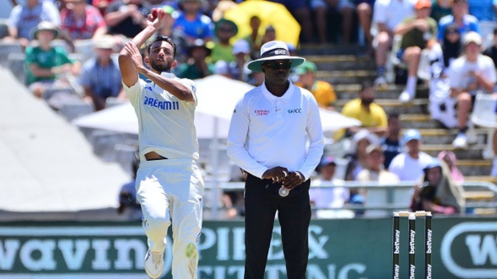 IND vs SA: प्रसिद्ध कृष्णा के बचाव में उतरे रोहित शर्मा, टीम इंडिया के पेसर्स को लेकर दिया बड़ा बयान IND vs SA: प्रसिद्ध कृष्णा के बचाव में उतरे रोहित शर्मा, टीम इंडिया के पेसर्स को लेकर दिया बड़ा बयान