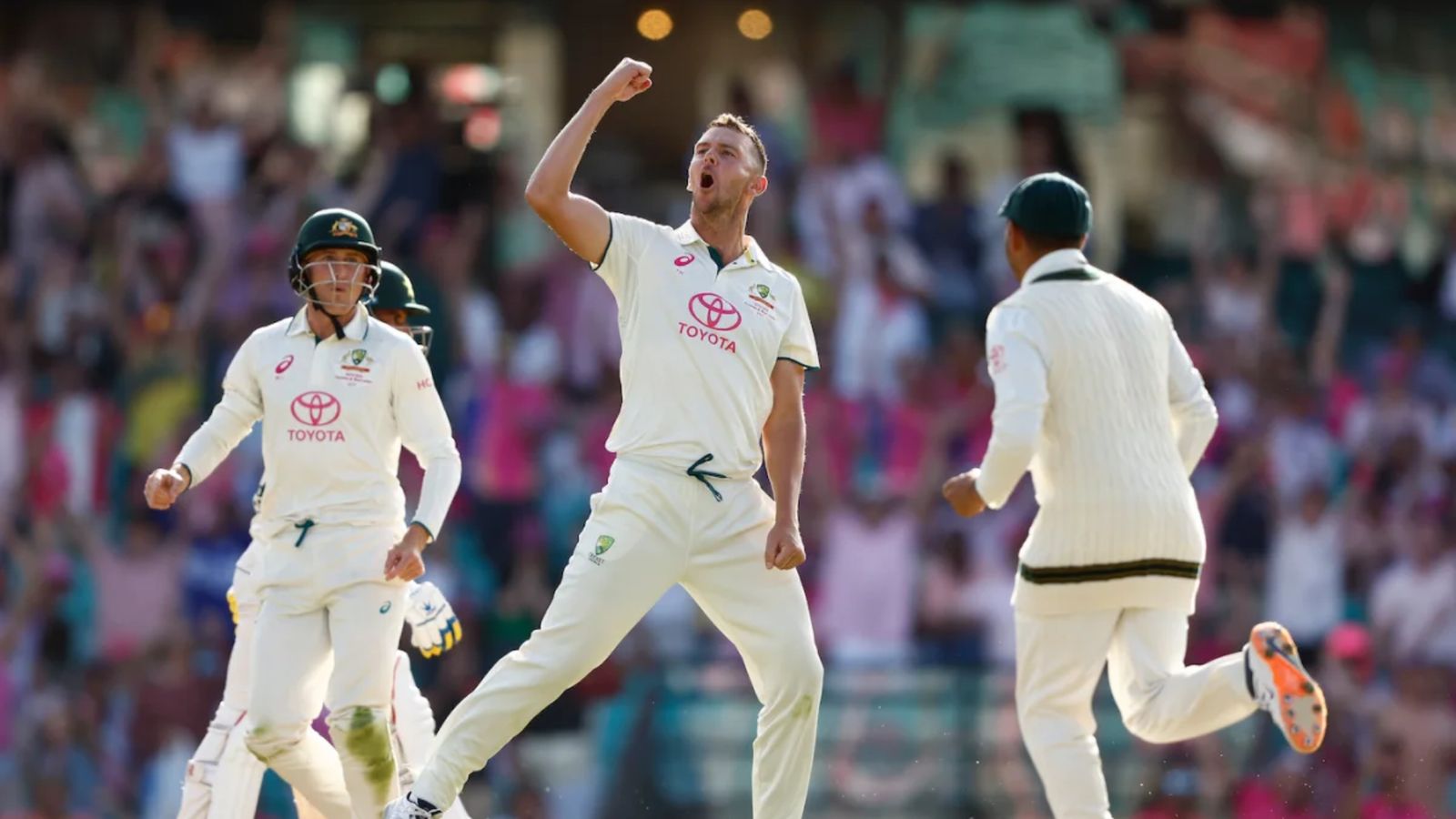 AUS vs PAK: जमाल के कमाल से ऑस्ट्रेलिया ने 10 रन में गंवाए 5 विकेट, पहली पारी में पिछड़ा, फिर हेजलवुड के तूफान में पाकिस्तान का निकला दम AUS vs PAK: जमाल के कमाल से ऑस्ट्रेलिया ने 10 रन में गंवाए 5 विकेट, पहली पारी में पिछड़ा, फिर हेजलवुड के तूफान में पाकिस्तान का निकला दम