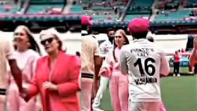 PAK vs AUS: मोहम्मद रिजवान की अजीब हरकत, मैक्ग्रा के परिवार के सदस्य से नहीं मिलाया हाथ, VIDEO मोहम्मद रिजवान