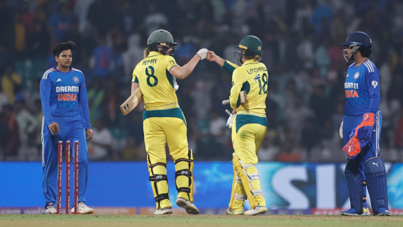 INDW vs AUSW : 300वें मैच में एलिस पेरी ने ऑस्ट्रेलिया को दिलाई यादगार जीत, महिला टीम इंडिया को 6 विकेट से मिली हार INDW vs AUSW : 300वें मैच में एलिस पेरी ने ऑस्ट्रेलिया को दिलाई यादगार जीत, महिला टीम इंडिया को 6 विकेट से मिली हार