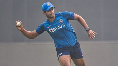 शिवम दुबे ने अफगानिस्तान सीरीज से पहले बरपाया कहर, 11 ओवर में महज 10 रन देकर किए 4 शिकार, पारी और 51 रन से जीती टीम शिवम दुबे भारत के लिए 19 इंटरनेशनल मैच खेल चुके हैं.