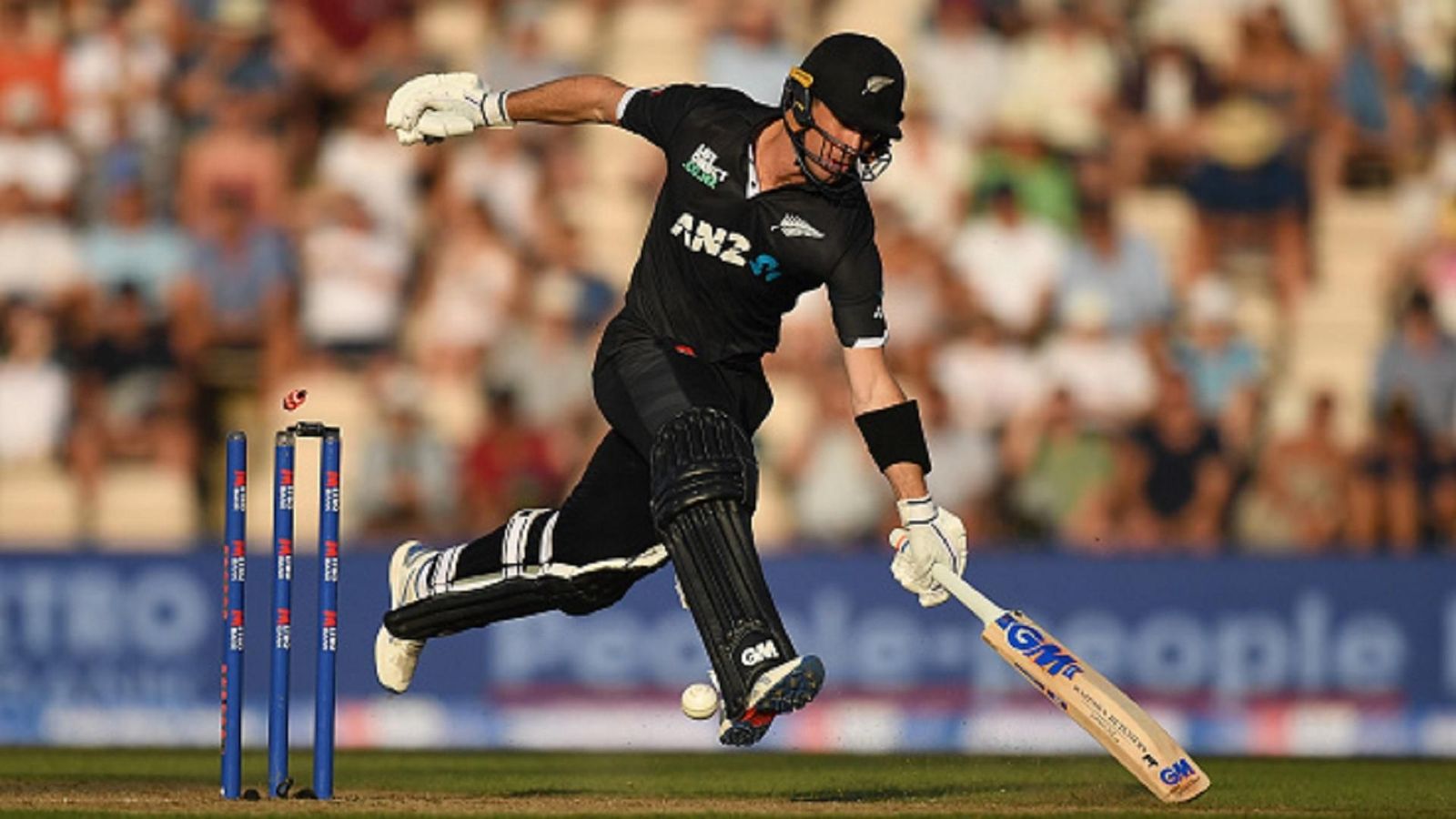 टीम से बाहर हुए खिलाड़ी ने उड़ाया गर्दा, 10 चौके और 3 छक्के के दम पर ठोका तूफानी शतक टीम से बाहर हुए खिलाड़ी ने उड़ाया गर्दा, 10 चौके और 3 छक्के के दम पर ठोका तूफानी शतक