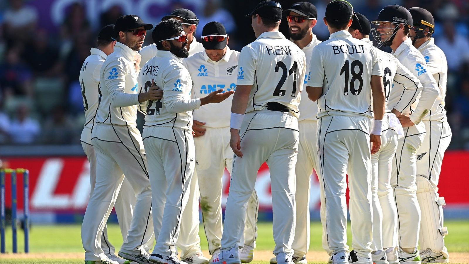 Super Smash: चार रनों में गिरे 4 विकेट, मुंबई टेस्ट की एक पारी में 10 विकेट लेने वाले गेंदबाज ने बरपाया कहर Super Smash: चार रनों में गिरे 4 विकेट, मुंबई टेस्ट की एक पारी में 10 विकेट लेने वाले गेंदबाज ने बरपाया कहर