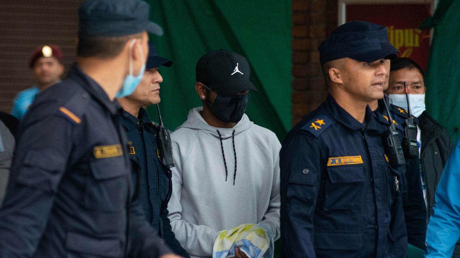 दिल्ली कैपिटल्स के गेंदबाज को आठ साल की जेल, नाबालिग से रेप के दोषी खिलाड़ी पर जुर्माना भी लगा दिल्ली कैपिटल्स के गेंदबाज को आठ साल की जेल, नाबालिग से रेप के दोषी खिलाड़ी पर जुर्माना भी लगा