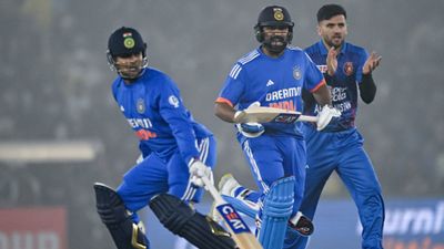 IND vs AFG : शुभमन गिल की गलती से रनआउट होने के बाद क्यों झल्लाए रोहित शर्मा?, कहा - ऐसे OUT होने पर सच में...  रोहित शर्मा और शुभमन गिल