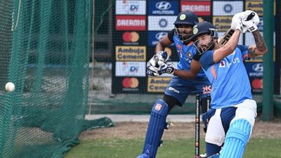233 पर सिमटी इंग्लैंड लायंस, इंडिया-ए के लिए RCB के बैटर ने 61 रन की पारी से दिया करारा जवाब रजत पाटीदार