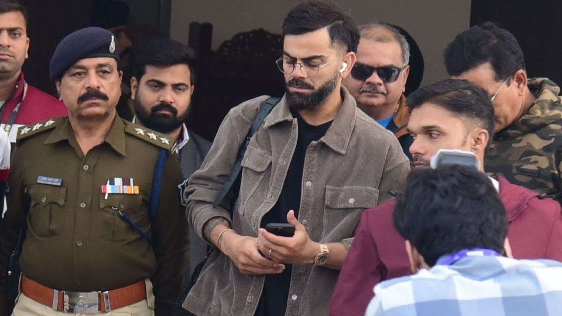 IND vs AFG: विराट कोहली दूसरे टी20 के लिए इंदौर पहुंचे, अब ये बल्‍लेबाज बेंच पर बैठने को होगा मजबूर!  