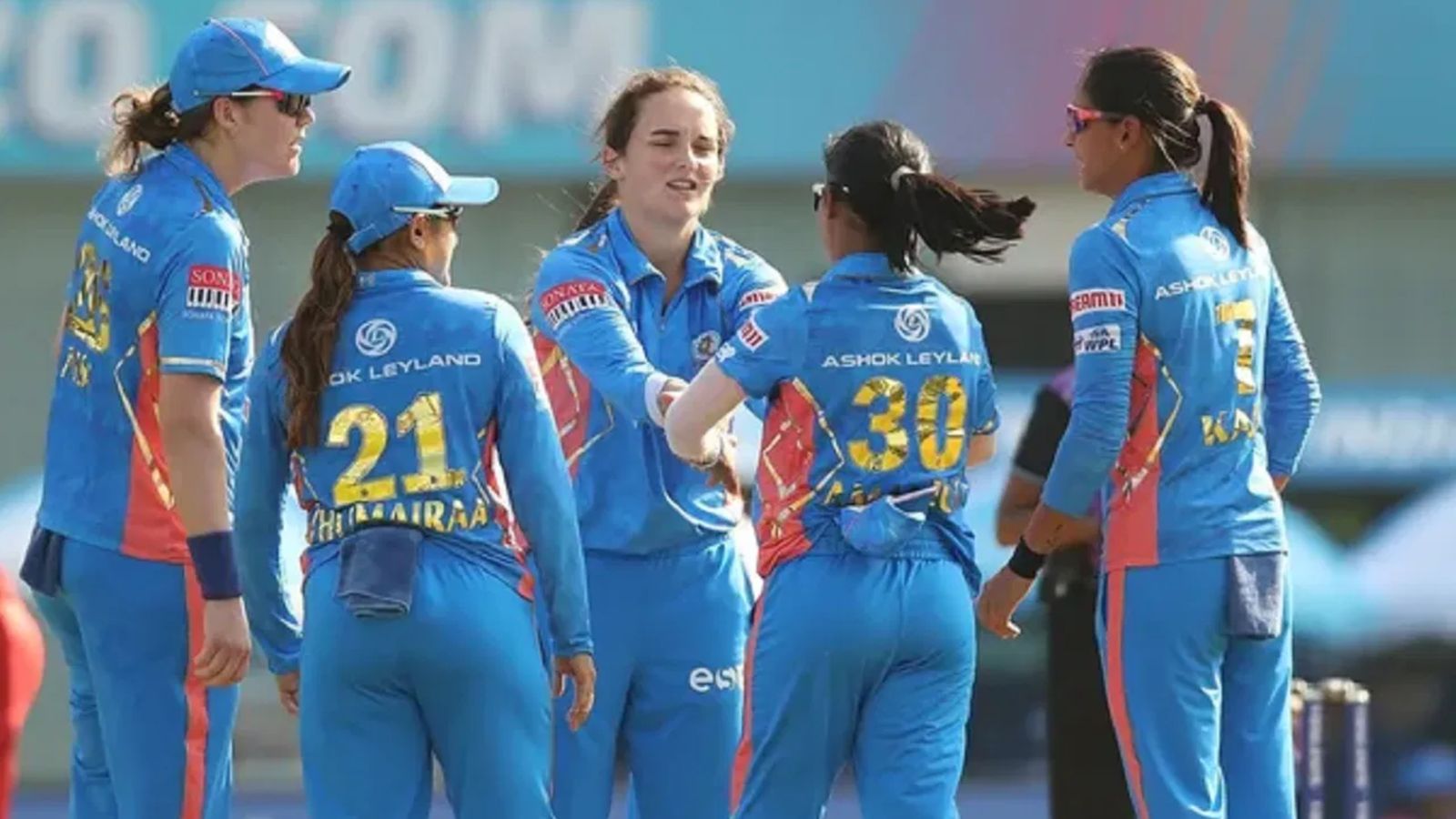 30 गेंद में 21 रन की जरूरत फिर मुंबई इंडियंस की बॉलर ने पलटा खेल, मैच हो गया टाई, जानिए 24 बॉल की रोमांचक कहानी 30 गेंद में 21 रन की जरूरत फिर मुंबई इंडियंस की बॉलर ने पलटा खेल, मैच हो गया टाई, जानिए 24 बॉल की रोमांचक कहानी