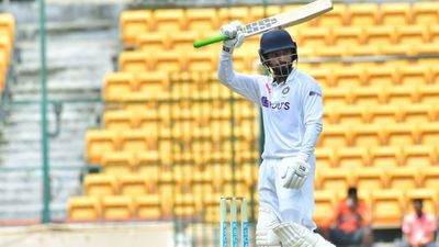 18 चौके, एक छक्का..., भारतीय टीम में मौका ना मिलने के बाद टेस्ट को बनाया T20, रोहित- कोहली से पहले ही इंग्लिश गेंदबाजों को कूटा रजत पाटीदार ने ठोका शतक