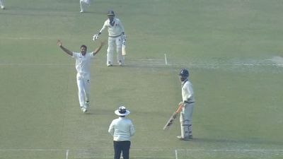 भुवनेश्वर कुमार ने 7 साल बाद वापसी पर बरपाया कहर, 8 विकेट लेकर पहली बार किया ये कमाल, बंगाल के मंसूबों पर फेरा पानी भुवनेश्वर कुमार