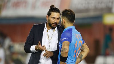 'कुछ तो लोग कहेंगे, लोगों का काम है कहना', रोहित-कोहली की टी20 में वापसी पर युवराज सिंह ने क्यों कहा ऐसा ? युवराज सिंह और विराट कोहली