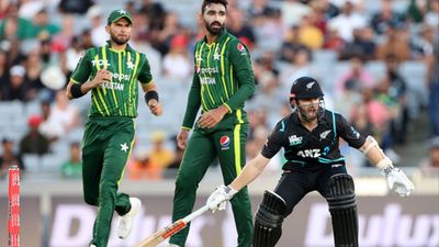 न्यूजीलैंड को बड़ा झटका, पाकिस्तान के खिलाफ बीच मैच से बाहर हुआ विराट कोहली का दोस्त, जानें दूसरे टी20 में ऐसा क्या हो गया केन विलियमसन