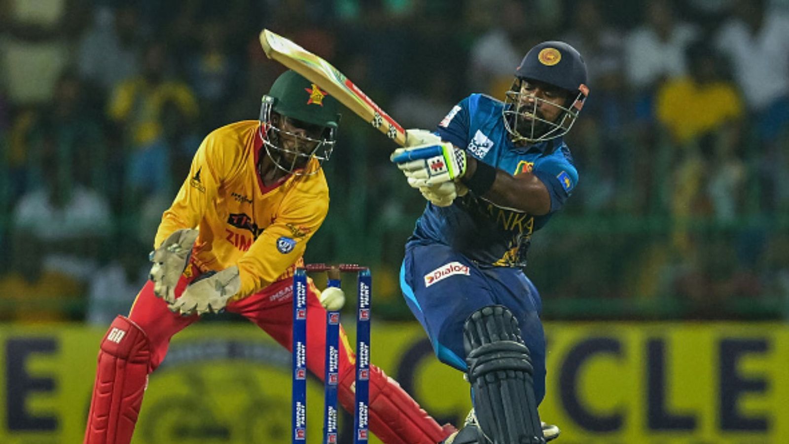 SL vs ZIM, T20I : श्रीलंका ने जिम्बाब्वे के जबड़े से छीनी जीत, 12 गेंद 26 रन के रोमांच में अंतिम बॉल पर पलट दिया सबकुछ  SL vs ZIM, T20I : श्रीलंका ने जिम्बाब्वे के जबड़े से छीनी जीत, 12 गेंद 26 रन के रोमांच में अंतिम बॉल पर पलट दिया सबकुछ