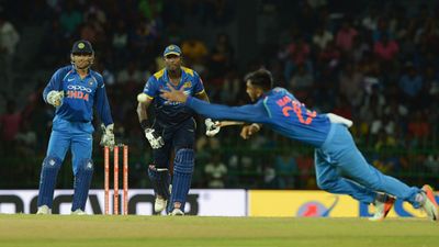 वर्ल्ड कप में विवादित तरीके से आउट होने वाले बल्लेबाज का क्रिकेट बोर्ड पर हमला कहा- अच्छा खेला फिर भी जगह नहीं दी, इनके फैसले.... एंजेलो मैथ्यूज