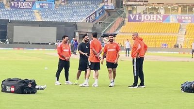 ऋषभ पंत IND vs ENG Test से पहले टीम इंडिया से जुड़े, कोहली के साथ लगाए ठहाके तो रिंकू से लिया बैट, देखिए Video ऋषभ पंत बेंगलुरु में भारतीय खिलाड़ियों से मिले.