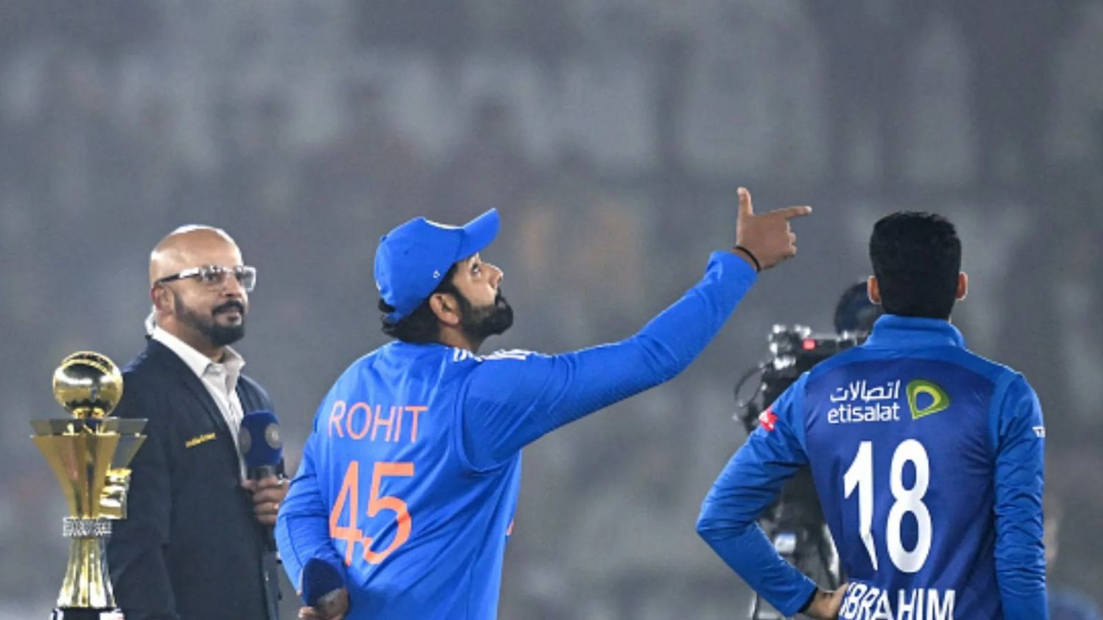 IND vs AFG : भारत की पहले बैटिंग, रोहित शर्मा ने टीम इंडिया की Playing XI में किए 3 बदलाव, संजू सैमसन सहित इन खिलाड़ियों को मौका IND vs AFG : भारत की पहले बैटिंग, रोहित शर्मा ने टीम इंडिया की Playing XI में किए 3 बदलाव, संजू सैमसन सहित इन खिलाड़ियों को मौका