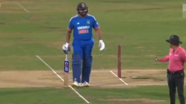 IND vs AFG, Video: अरे वीरू इतना बड़ा बैट लगा है भाई, एक तो इधर 2 जीरो हो गए हैं...रोहित शर्मा का ये Video नहीं देखा तो क्या देखा? रोहित शर्मा और अंपायर (फोटो क्रेडिट - ट्विटर)