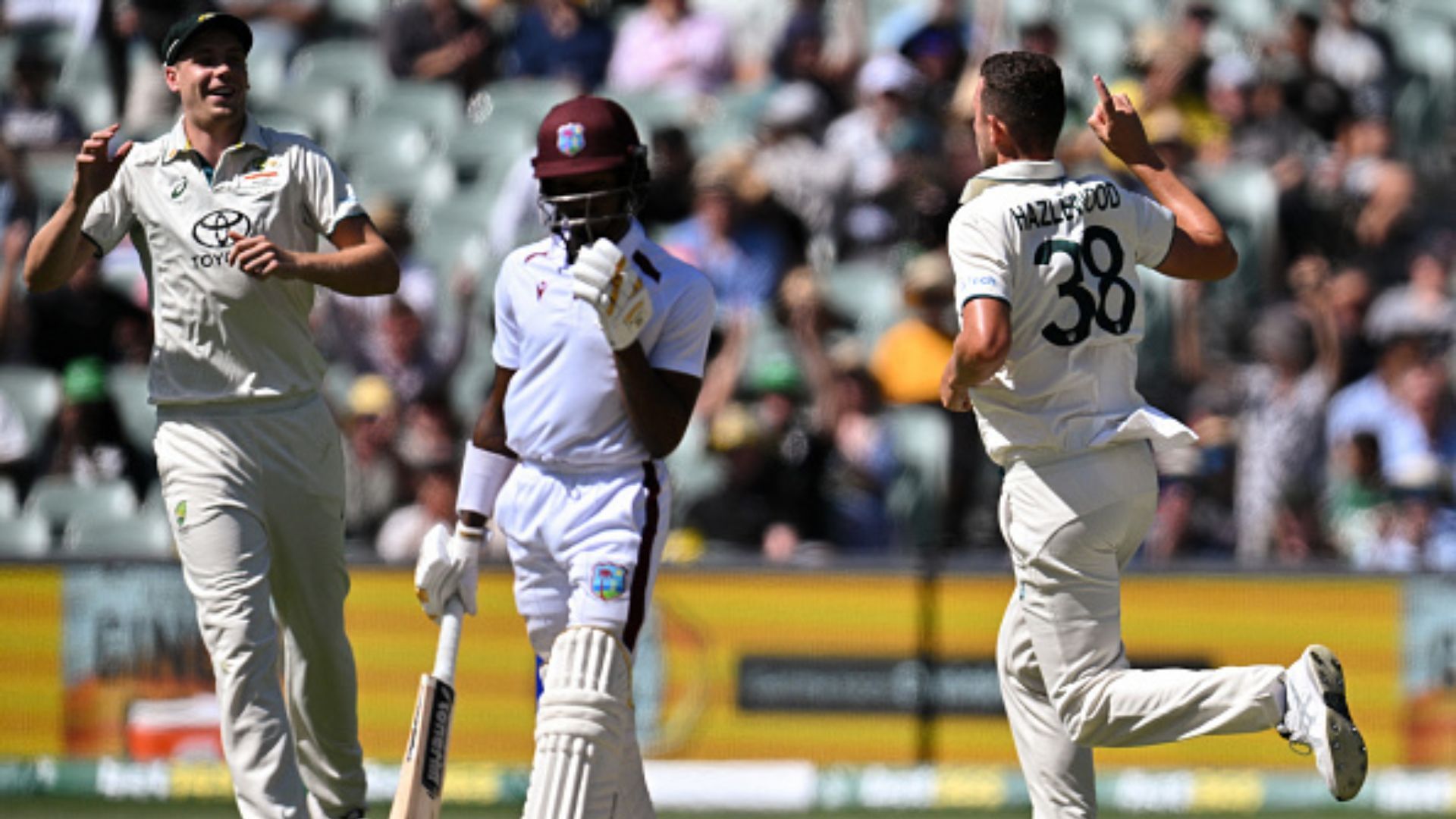 AUS vs WI : दो दिन में ही वेस्टइंडीज पर मंडराई हार, एडिलेड टेस्ट मैच में जीत के करीब पहुंची ऑस्ट्रेलिया  