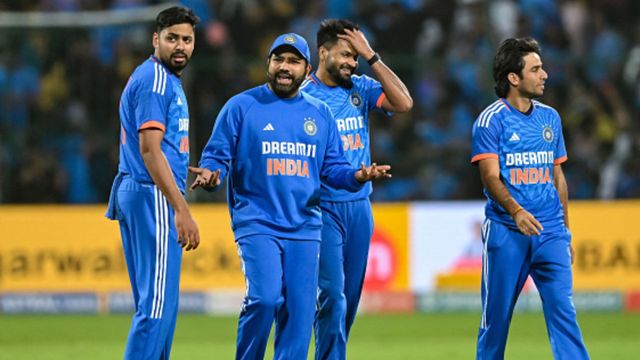 रोहित शर्मा को एक मैच में तीसरी बार बैटिंग मिलने पर अफगानी कोच बिफरा, कहा- अगली बार लिखकर देना कि... टीम इंडिया के खिलाड़ियों संग मैच के दौरान निराश रोहित शर्मा