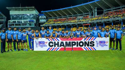 SL vs ZIM: वानिंदु हसरंगा का कहर, जिम्बाब्वे को 82 रन पर समेटा, तीसरे टी20 में दिलाई श्रीलंका को 9 विकेट से जीत श्रीलंका ने जिम्बाब्वे को तीसरे टी20 में 9 विकेट से हरा दिया