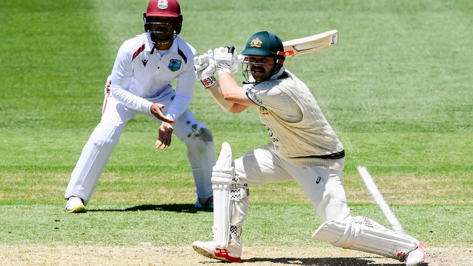 AUS vs WI:ऑस्ट्रेलिया ने विंडीज को अपने घर में 10 विकेट से पीटा, मगर जीत में शामिल नहीं हुए 9370 लोग, जानें पूरा मामला AUS vs WI:ऑस्ट्रेलिया ने विंडीज को अपने घर में 10 विकेट से पीटा, मगर जीत में शामिल नहीं हुए 9370 लोग, जानें पूरा मामला