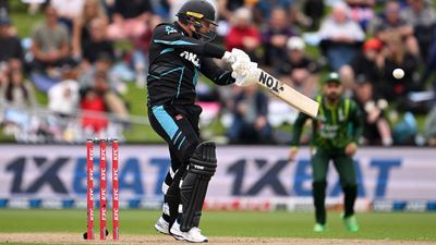 NZ vs PAK: न्यूजीलैंड के खिलाड़ी और कोच कोविड पॉजिटिव, पाकिस्तान के खिलाफ T20I मैच से पहले टीम में खलबली  डेवॉन कॉनवे को कोरोना हो गया है