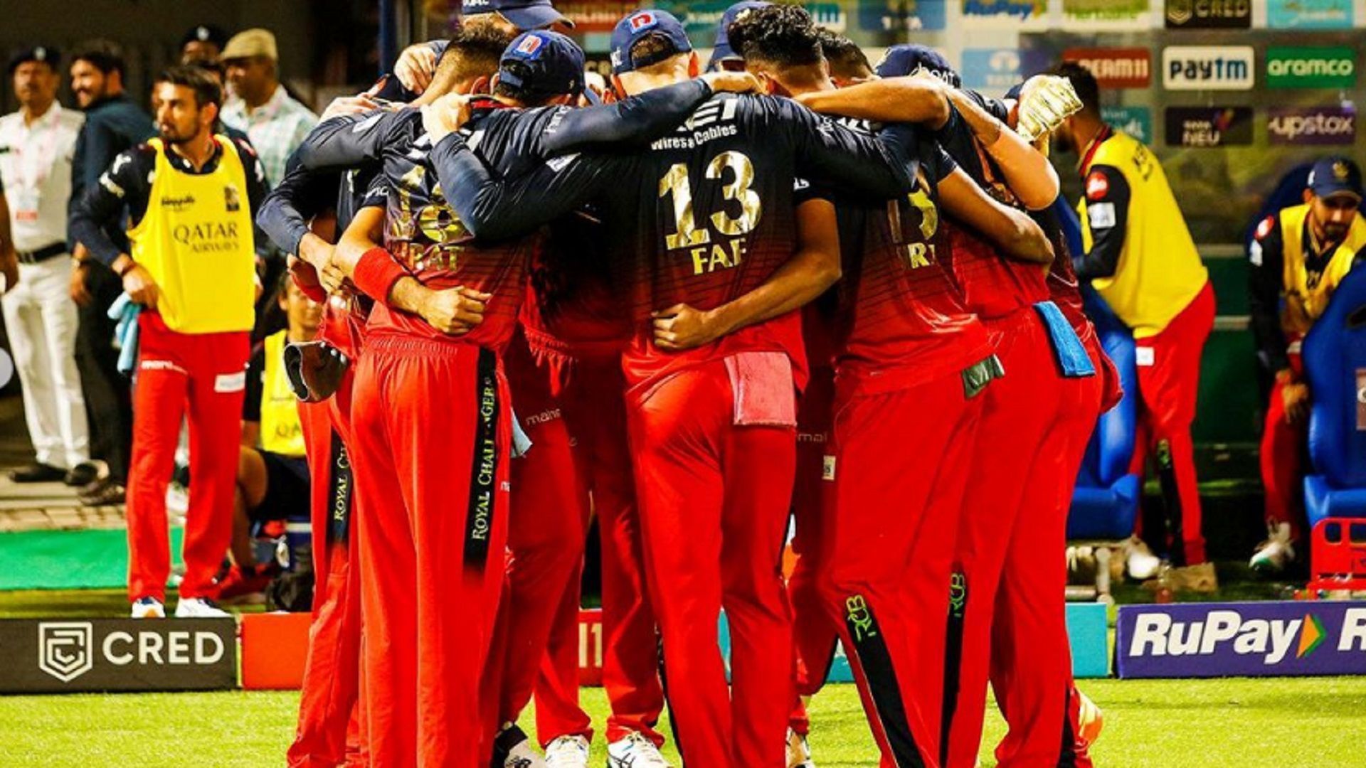 एक-दूसरे से 7500KM दूर RCB के दो बल्लेबाज, फिर भी दिखाया एक जैसा 'हाहाकारी शो', गेंदबाजों की धज्जियां उड़ा ठोके तूफानी शतक एक-दूसरे से 7500KM दूर RCB के दो बल्लेबाज, फिर भी दिखाया एक जैसा 'हाहाकारी शो', गेंदबाजों की धज्जियां उड़ा ठोके तूफानी शतक