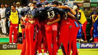 एक-दूसरे से 7500KM दूर RCB के दो बल्लेबाज, फिर भी दिखाया एक जैसा 'हाहाकारी शो', गेंदबाजों की धज्जियां उड़ा ठोके तूफानी शतक रजत पाटीदार और विल जैक्स ने दो अलग-अलग मैदान और फॉर्मेट में शतक जड़ा.