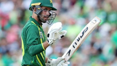 पाकिस्तानी क्रिकेटर का PCB ने बनाया मजाक, पहले टीम से निकाला, बांग्लादेश में खेलने गया तो वापस बुलाया, फ्लाइट के पैसे भी नहीं दिए मोहम्मद हारिस की गिनती पाकिस्तान के सबसे कमाल युवा खिलाड़ियों में होती है.