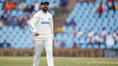 Inside Story : विराट कोहली ने रोहित शर्मा से कही अपने दिल की बात, फिर सुना दिया इंग्लैंड के खिलाफ 2 टेस्ट से बाहर होने का फैसला विराट कोहली इंग्लैंड के खिलाफ शुरुआती दो टेस्ट मैचों से बाहर हो गए हैं