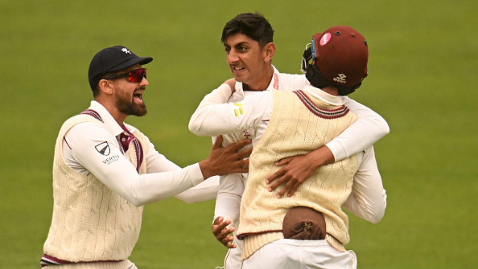 IND vs ENG: टीम इंडिया को टक्कर देने के इंग्लैंड के प्लान को झटका, 20 साल का तूफानी गेंदबाज UAE में फंस गया, पाकिस्तान से है कनेक्शन, जानिए वजह IND vs ENG: टीम इंडिया को टक्कर देने के इंग्लैंड के प्लान को झटका, 20 साल का तूफानी गेंदबाज UAE में फंस गया, पाकिस्तान से है कनेक्शन, जानिए वजह
