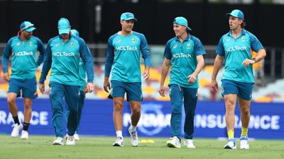 बड़ी खबर: वर्ल्ड कप ट्रॉफी पर पैर रखने वाले खिलाड़ी को ऑस्ट्रेलिया ने बनाया कप्तान, वेस्टइंडीज के खिलाफ होगी परीक्षा ट्रेनिंग सेशन के दौरान स्टीव स्मिथ, एलेक्स कैरी, मार्नस लाबुशेन और मिचेल मार्श