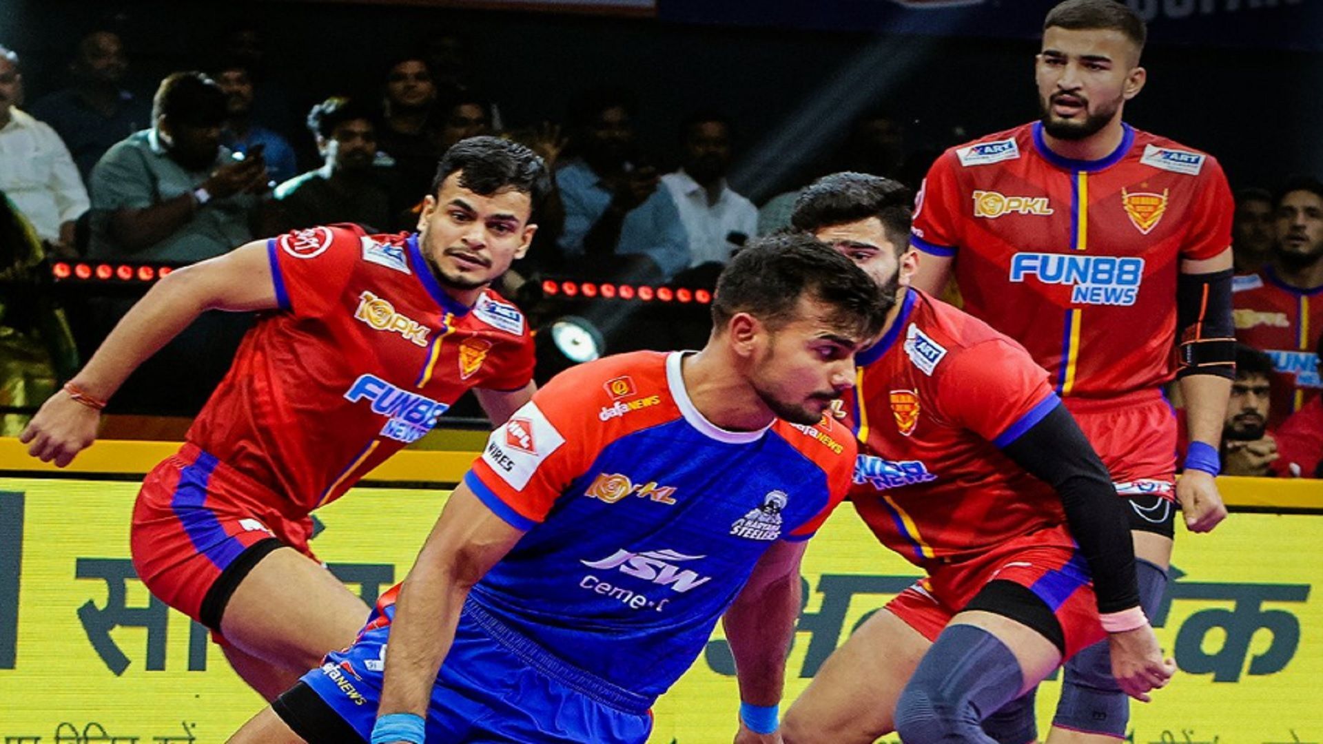 PKL 10: आखिरी सेकंड में आशु मलिक ने पलटा मैच का पासा, दबंग दिल्‍ली को दिलाई 9वीं जीत 