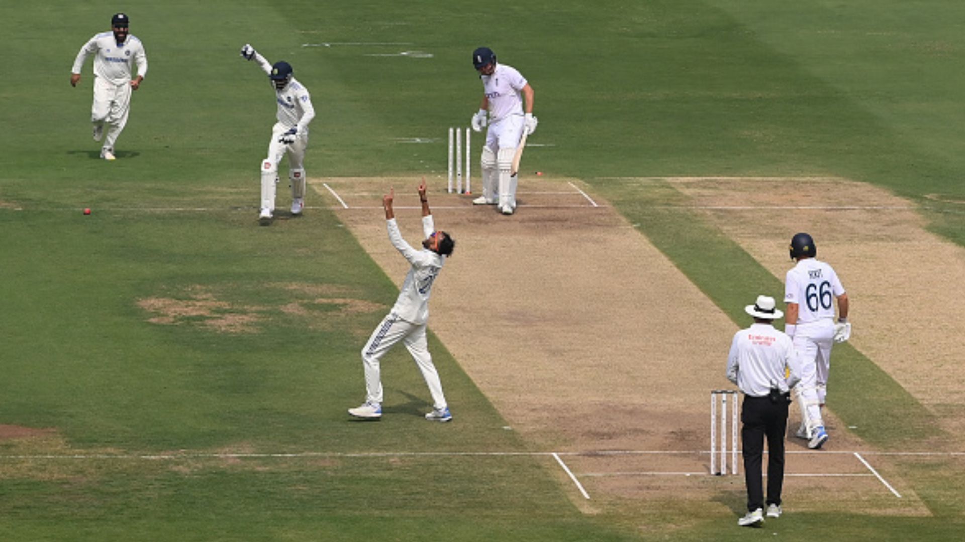 IND vs ENG : जॉनी बेयरस्टो को जादुई गेंद से अक्षर पटेल ने कैसे किया क्लीन बोल्ड, कहा - मैंने कप्तान से इसके...