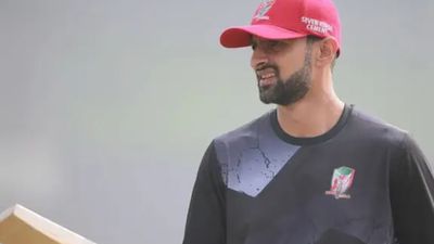 क्या शोएब मलिक को मैच फिक्सिंग के चलते बांग्लादेश प्रीमियर लीग से निकाला गया? टीम मालिक का बयान आया सामने शोएब मलिक बांग्लादेश प्रीमियर लीग में फॉर्च्यून बैरिसाल टीम का हिस्सा थे.