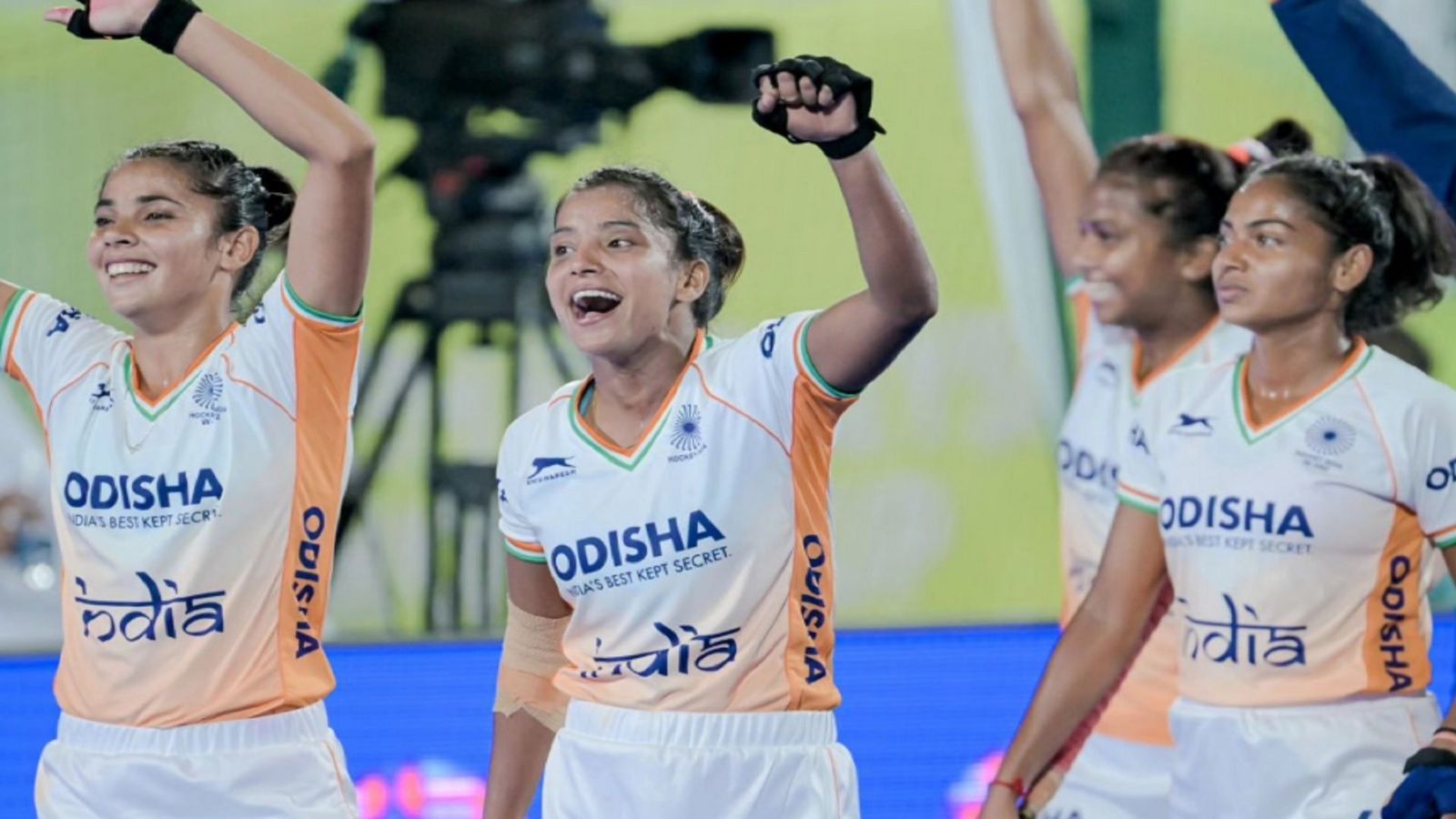 World Cup के ऐतिहासिक फाइनल में भारत की एंट्री, साउथ अफ्रीका को रौंदकर किया धमाका, जानें खिताबी मुकाबले में किससे होगी टक्कर World Cup के ऐतिहासिक फाइनल में भारत की एंट्री, साउथ अफ्रीका को रौंदकर किया धमाका, जानें खिताबी मुकाबले में किससे होगी टक्कर