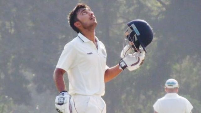 भारतीय बल्लेबाज ने बना डाला छक्के बरसाने का विश्व कीर्तिमान, ब्रायन लारा का 501 रन का वर्ल्ड रिकॉर्ड तोड़ने से चूका तन्मय अग्रवाल ने करियर में पहली बार ट्रिपल सेंचुरी लगाई और इतिहास रच दिया.
