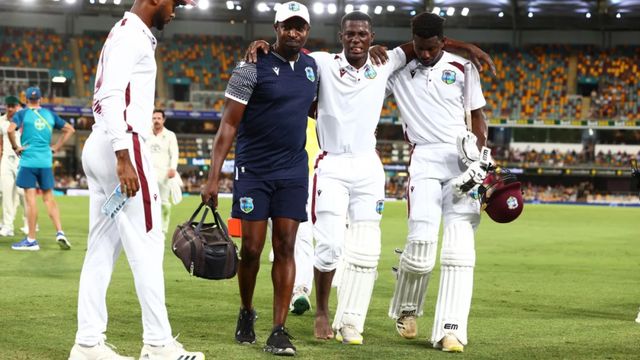 AUS vs WI: मिचेल स्टार्क ने मिसाइल की तरह फेंकी यॉर्कर, वेस्ट इंडीज के बल्लेबाज का अंगूठा टूटा, लंगड़ाते हुए छोड़ा मैदान, देखिए Video शमार जोसफ को मिचेल स्टार्क की गेंद ने चोटिल किया.