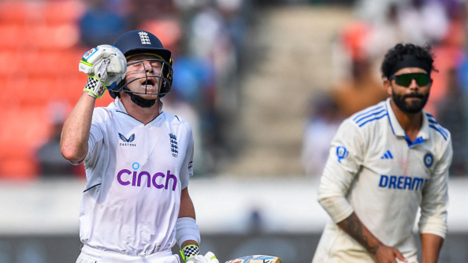 IND vs ENG : ओली पोप ने ताबड़तोड़ शतक ठोक टीम इंडिया को बैकफुट पर धकेला, इंग्लैंड ने 126 रन की बढ़त से मैच को बनाया रोमांचक भारत के खिलाफ शतक जड़ने के बाद ओली पोप