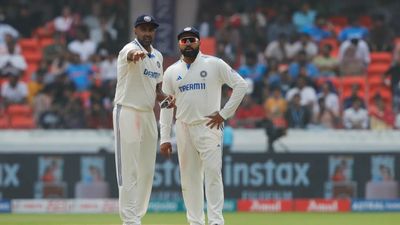 IND vs ENG: टीम इंडिया को नहीं लग रहा इंग्लैंड से मिलने वाले टारगेट का डर, कोच बोले- हम कोई... आर अश्विन और रोहित शर्मा के लिए हैदराबाद टेस्ट का दिन आसान नहीं रहा.