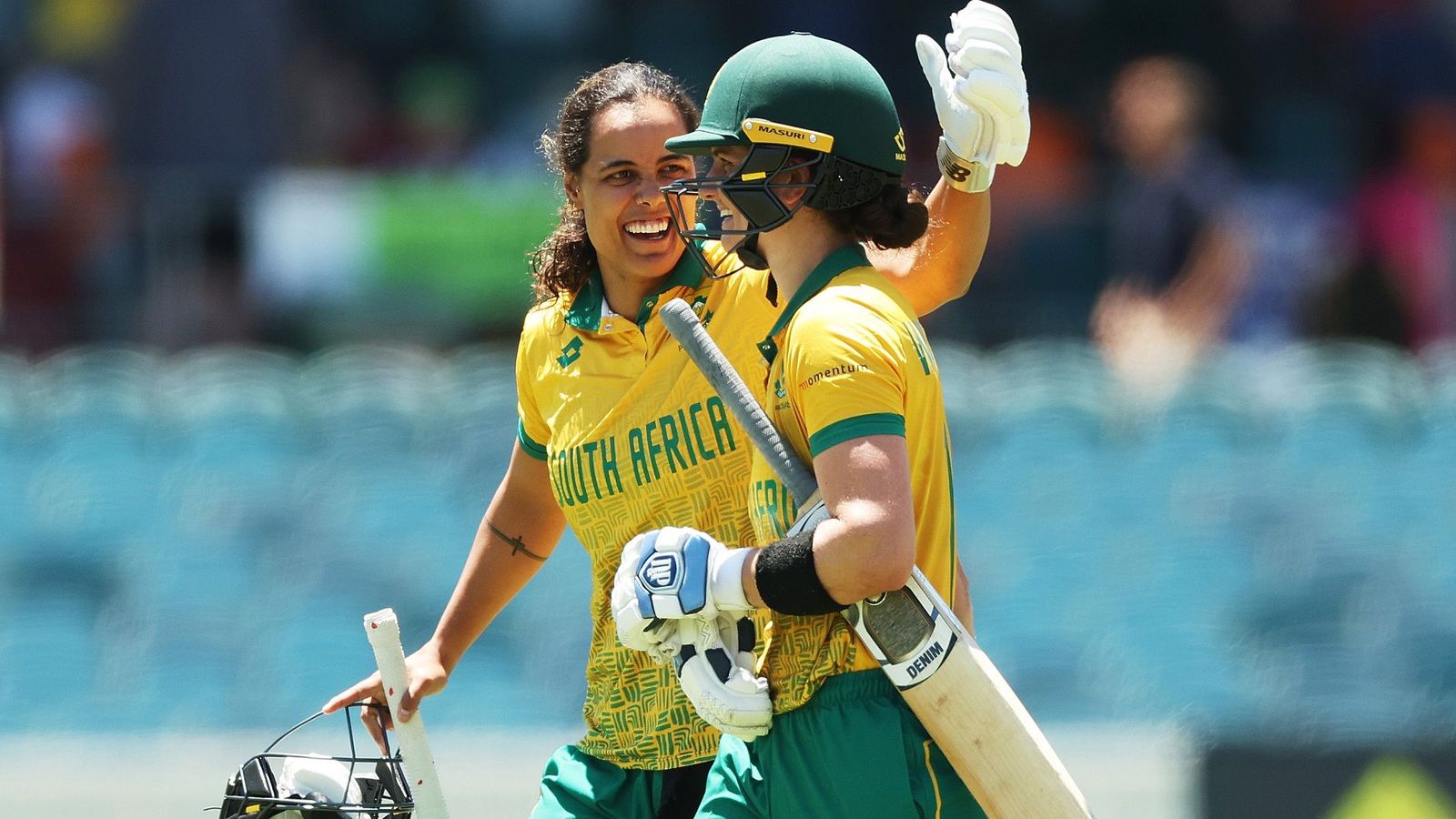 SA vs AUS: साउथ अफ्रीका ने इतिहास में पहली बार ऑस्ट्रेलिया को पीटा,  दूसरे T20I में मिली रोमांचक जीत SA vs AUS: साउथ अफ्रीका ने इतिहास में पहली बार ऑस्ट्रेलिया को पीटा,  दूसरे T20I में मिली रोमांचक जीत