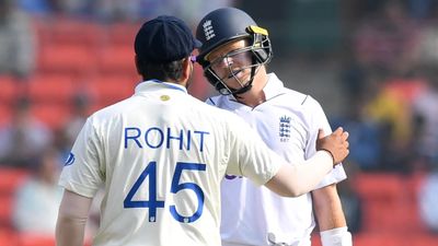 IND vs ENG: जिसने कहा था पिचों का रोना नहीं रोएंगे, उसने रोहित की सेना को रुलाए खून के आंसू, रिकॉर्ड्स की कर दी बारिश ऑली पोप के शानदार शतक को रोहित शर्मा ने भी सराहा.