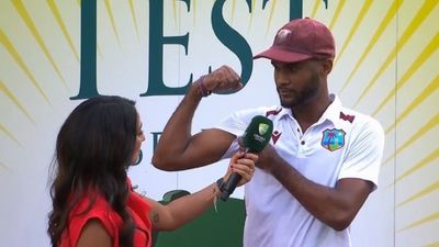 AUS vs WI: वेस्ट इंडीज के कप्तान ने जीत के बाद दिखाई बाइसेप्स, ऑस्ट्रेलियाई दिग्गज को 'धमकाया', बोले- निकम्मा और आशाहीन... वेस्ट इंडीज के कप्तान क्रेग ब्रेथवेट ने ऑस्ट्रेलिया को हराकर बाइसेप्स दिखाई.