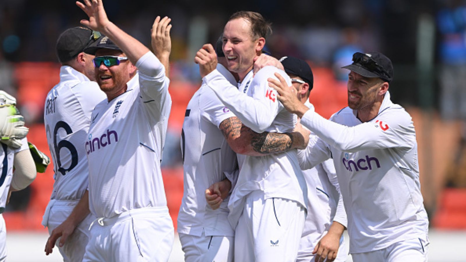 IND vs ENG: एथलेटिक्स में गोल्ड मेडल जीतने वाले के बेटे की धुन पर नाचे टीम इंडिया के दिग्गज, घर में ही शर्मसार हुए भारतीय शेर IND vs ENG: एथलेटिक्स में गोल्ड मेडल जीतने वाले के बेटे की धुन पर नाचे टीम इंडिया के दिग्गज, घर में ही शर्मसार हुए भारतीय शेर