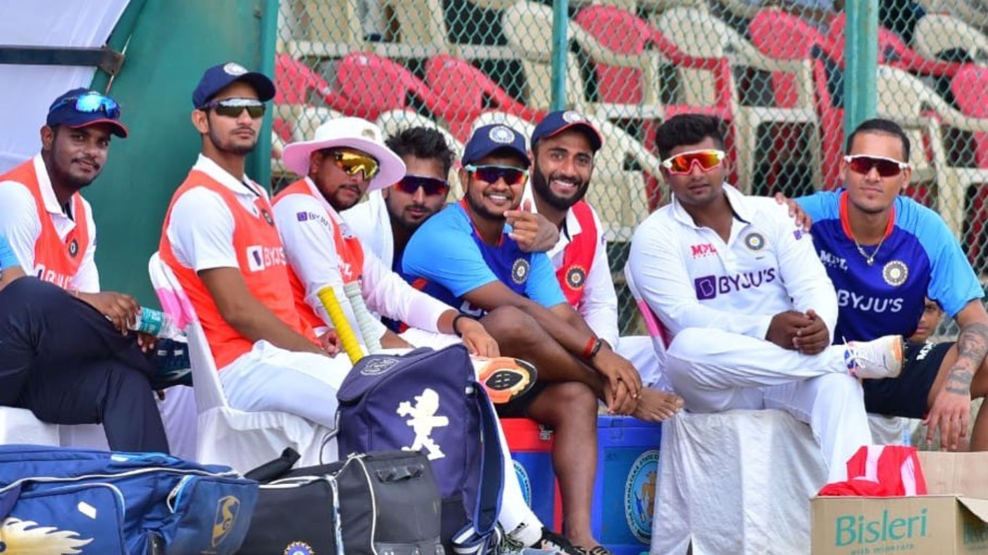 Sarfaraz Khan : स्कूल छोड़ना पड़ा, कोरोनाकाल में खेलने को भटका, विराट ने मुंह फेरा तो सम्मान को ठेस लगी, अब रनों की आंधी लाकर तोड़ा टीम इंडिया का दरवाजा