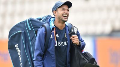 बड़ी खबर: भारत का धाकड़ क्रिकेटर फ्लाइट में अचानक से हुआ बीमार, ICU में कराना पड़ा भर्ती, जानिए पूरी डिटेल्स मयंक अग्रवाल भारत के लिए टेस्ट क्रिकेट खेल चुके हैं.