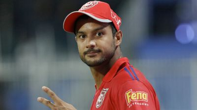 मयंक अग्रवाल के अचानक बीमार होने पर बड़ा खुलासा, फ्लाइट में पानी की गलतफहमी में पीया लिक्विड, मुंह में जलन के बाद सूजन, केस दर्ज मयंक अग्रवाल कर्नाटक के खिलाड़ी हैं और शानदार बल्लेबाजी के लिए जाने जाते हैं.