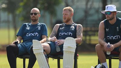 IND vs ENG : इंग्लैंड को लगा बड़ा झटका, भारत के सामने दूसरे टेस्ट मैच से बाहर हुआ ये धुरंधर विशाखापत्तनम में अभ्यास के दौरान जैक लीच, बेन स्टोक्स और गस एटकिंसन