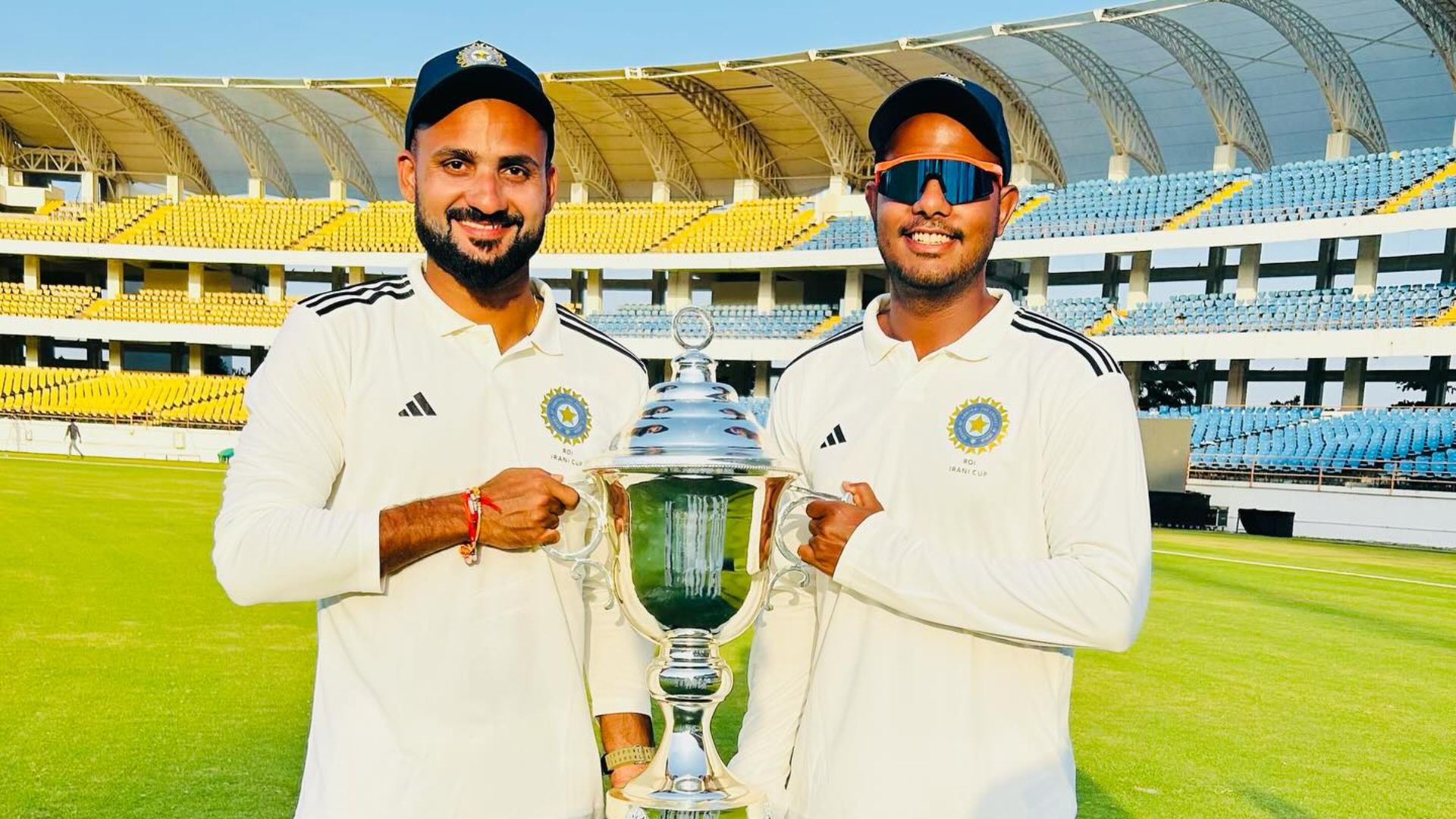 India A vs England Lions: RCB के तेज गेंदबाजों ने अंग्रेजों के छुड़ाए छक्के, मिलकर किए 7 शिकार, इंग्लिश टीम के बड़े स्कोर का टूटा सपना